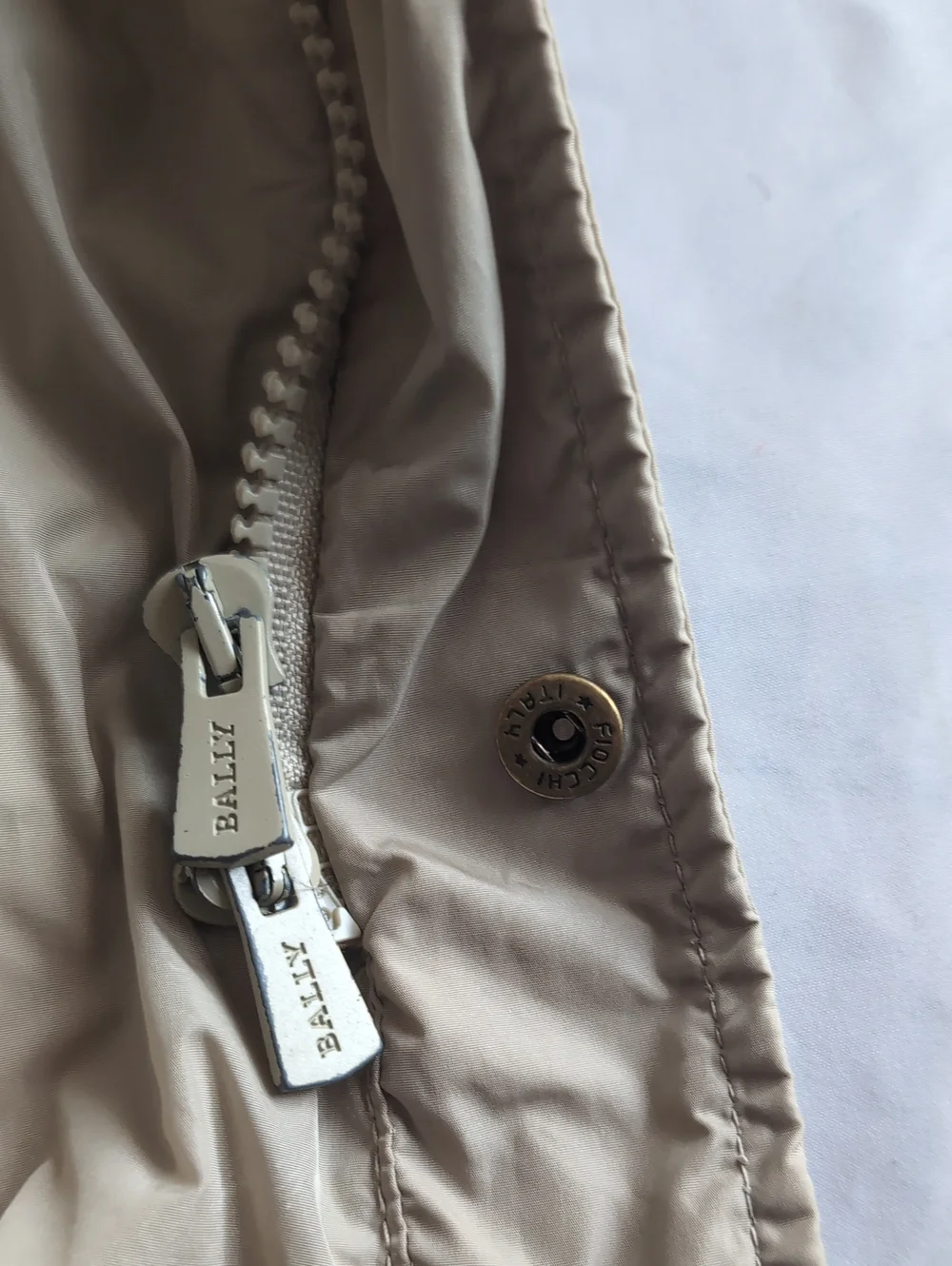 Gorgeous BALLY OF SWITZERLAND Light Beige Utility Jacket / Windbreaker Sz L (52) - Picture 9 of 9